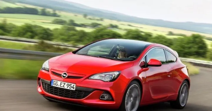 Opel Astra: debutta il 2.0 BiTurbo CDTI da 195 CV