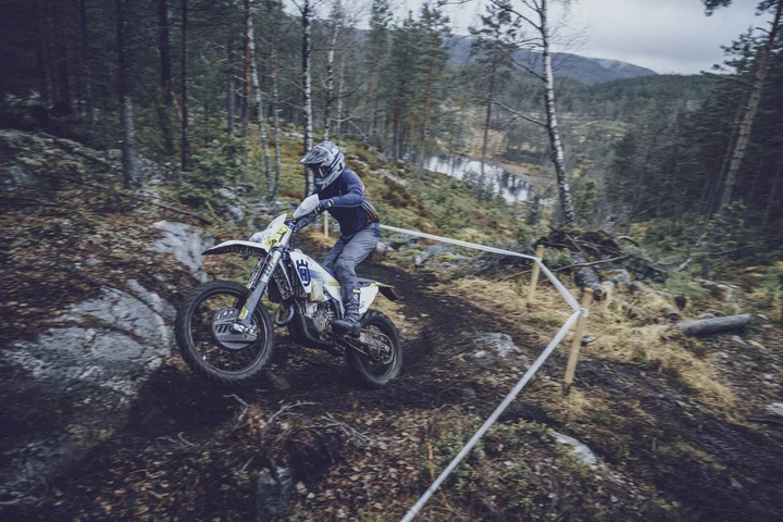 WP Suspension svela due nuove componenti per le enduro 2024 di Husqvarna