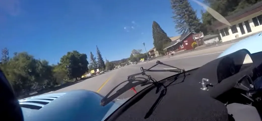 Porsche 917K: tra i semafori di una strada della California [Video]