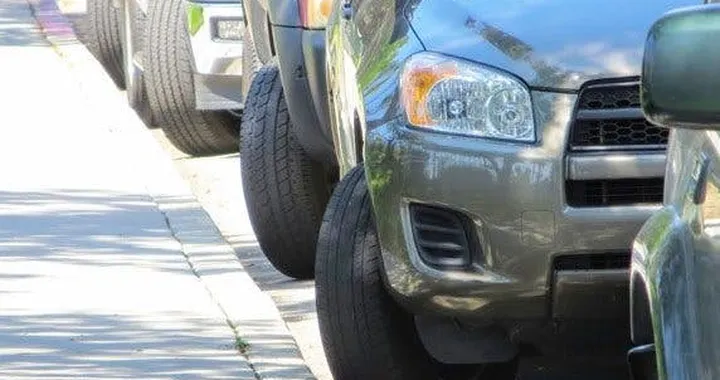Parcheggiare con le ruote girate, perché è una cattiva abitudine