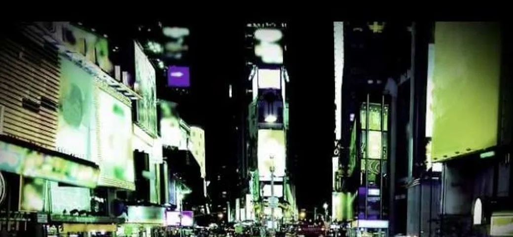 Kawasaki colora di verde Times Square per lanciare le nuove Ninja