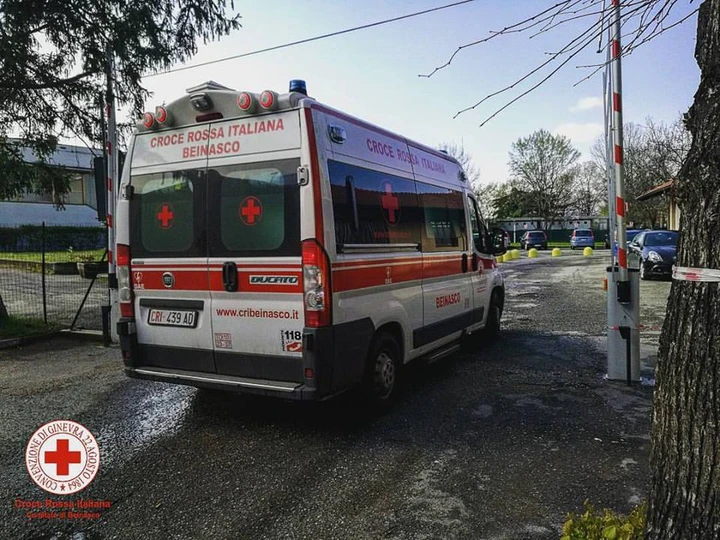 Ambulanza bloccata: assurdo gesto dei tifosi della legalità