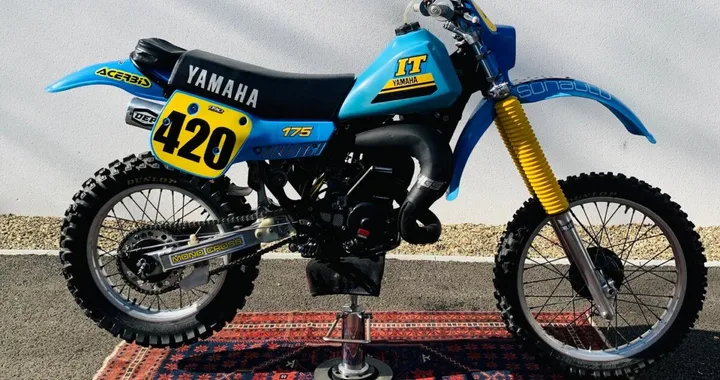 Yamaha IT175: l'enduro che ti fa dimenticare l'elettronica moderna