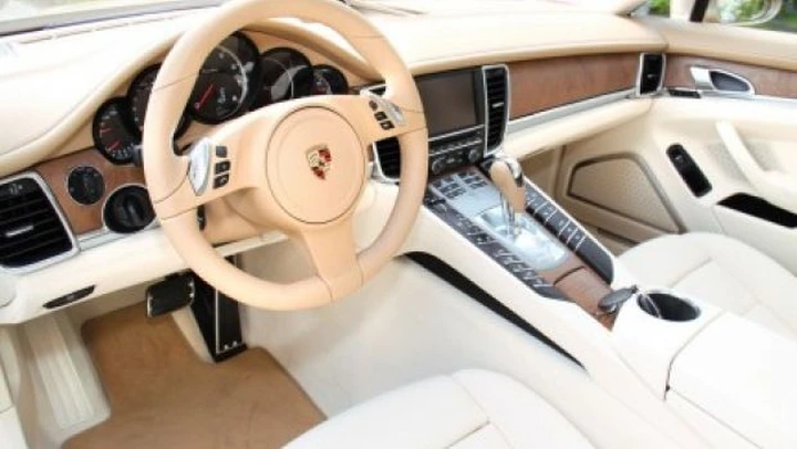 Porsche Panamera: ufficializzato il richiamo per le cinture di sicurezza