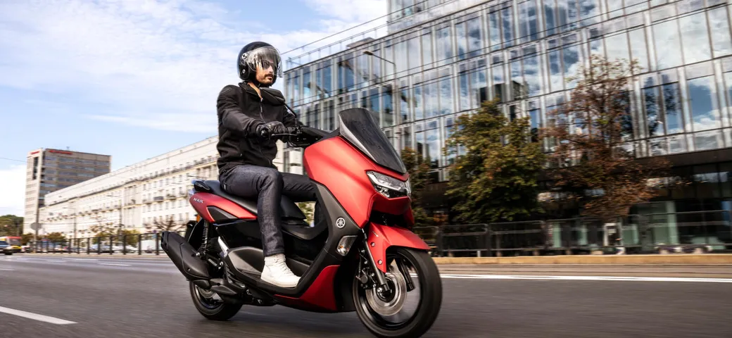 Yamaha svela NMax 125 e D'elight 2021: caratteristiche, foto, prezzi e disponibilità
