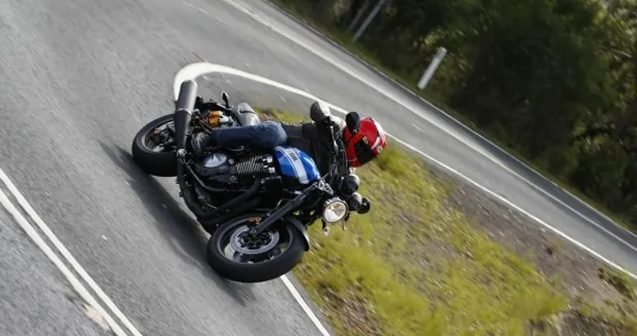Yamaha XJR 1300 & XJR 1300 Racer 2015: il test di Motoblog