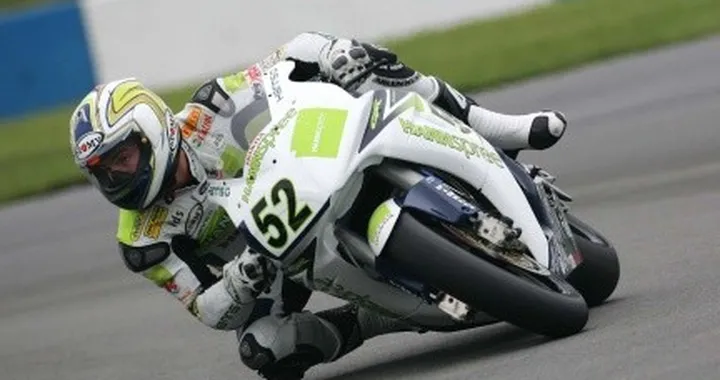 SBK: James Toseland da applausi