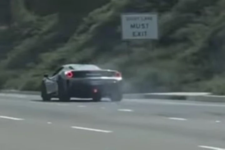 Come (non) prendere un dosso con una Ferrari
