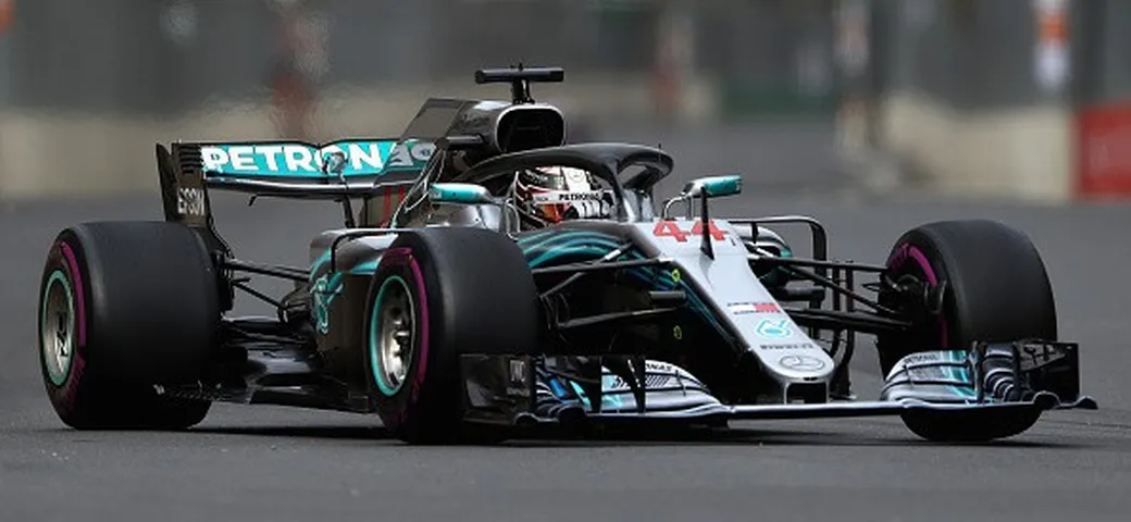 Formula 1, GP Azerbaijan 2018: vince Hamilton! Vettel beffato