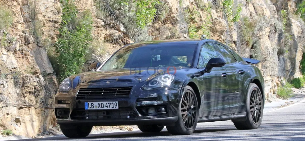 Porsche Panamera Coupé: foto spia dell'erede della 928