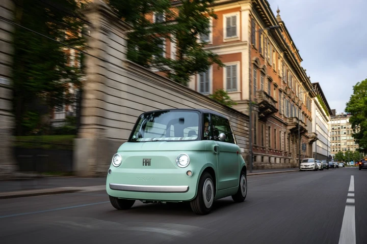 Gli incentivi valgono solo per i quadricicli elettrici e ibridi