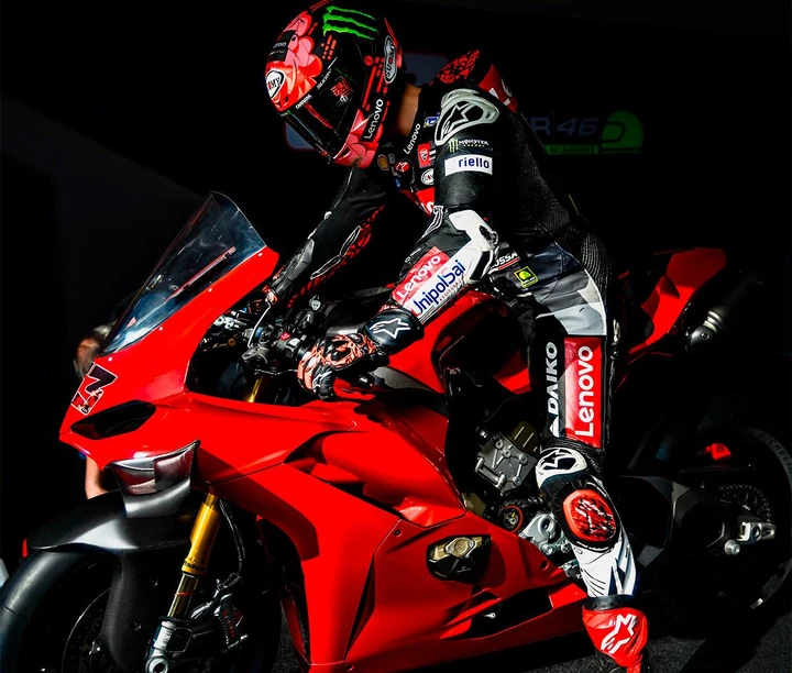Bagnaia vola a Misano con una Ducati stradale: tempi da MotoGP