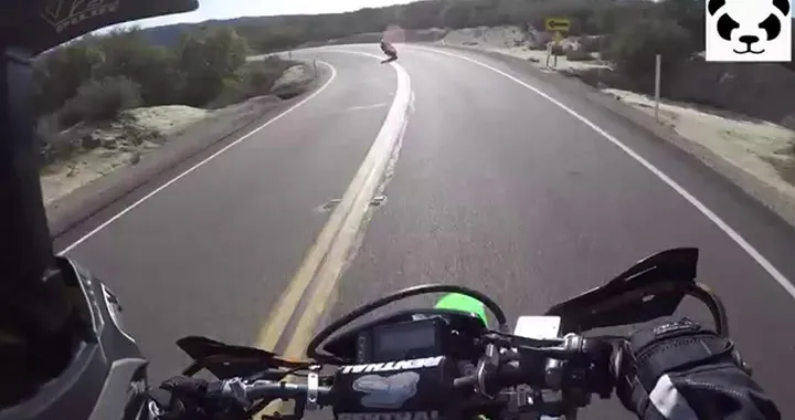 Suzuki GSX-R750 finisce fuoristrada