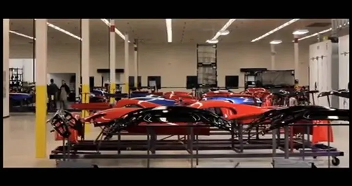 Il processo di verniciatura di una SRT Viper color Stryker Red