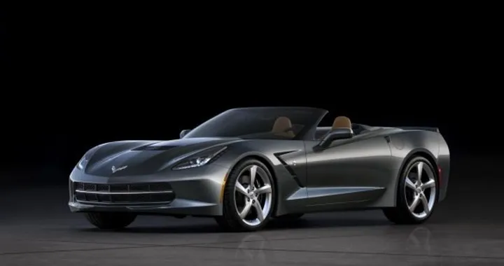 Corvette Stingray Convertibile: il primo esemplare andrà all'asta