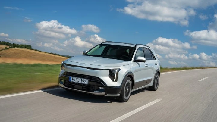 Nuova Kia Niro arriva in Italia, solo Full Hybrid: addio alla versione elettrica
