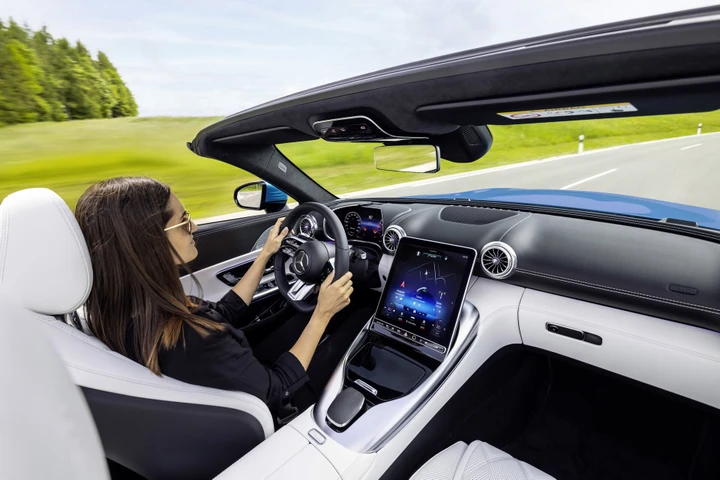 Mercedes-AMG SL 2022: svelati gli interni