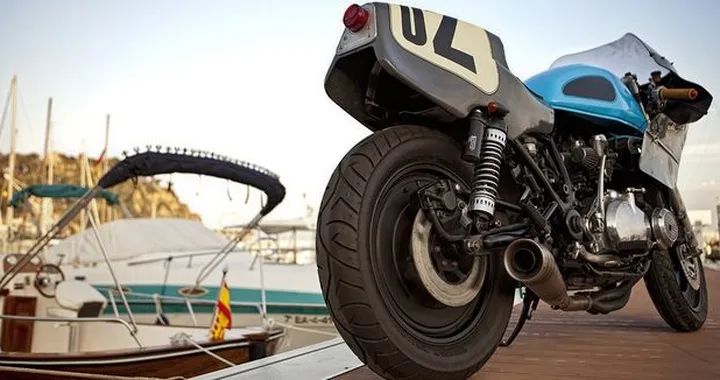 Suzuki GS850 "Honey Rider": la Bond Girl su due ruote!