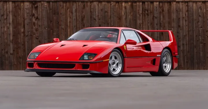 Ferrari F40: venduta all'asta per 3,1 milioni in 64 secondi