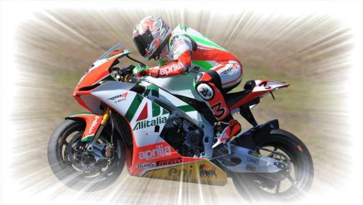 Le carene dell'Aprilia Campione del Mondo di Max Biaggi all'asta su eBay contro l'AIDS