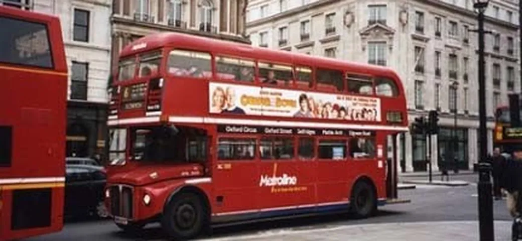 Il primo bus a due piani ibrido per le strade di Londra