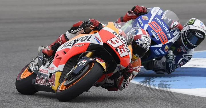 MotoGP Indianapolis, Marquez gioca al “gatto col topo”. Lorenzo s’accontenta. Anche Rossi
