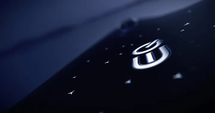 L'hyperscreen MBUX di Mercedes debutterà sulla EQS