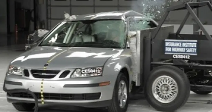 Saab: cadaveri usati nei crash test