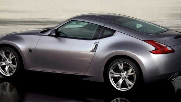 Vende un testicolo per acquistare una Nissan 370Z!