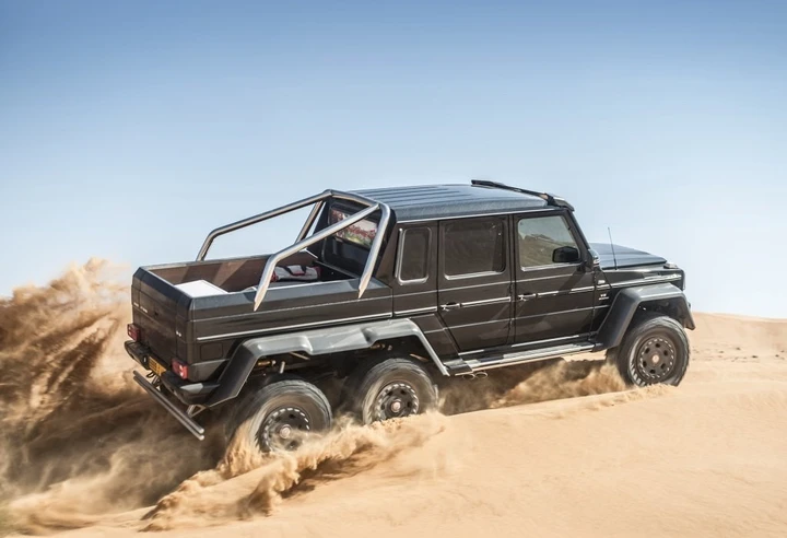 Mercedes G63 AMG 6x6: le foto nel deserto