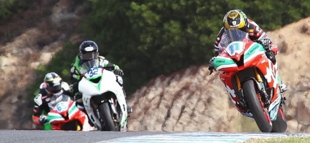 Supersport Jerez: Lowes strappa la vittoria a Sofuoglu, Rolfo e MV Agusta sul podio