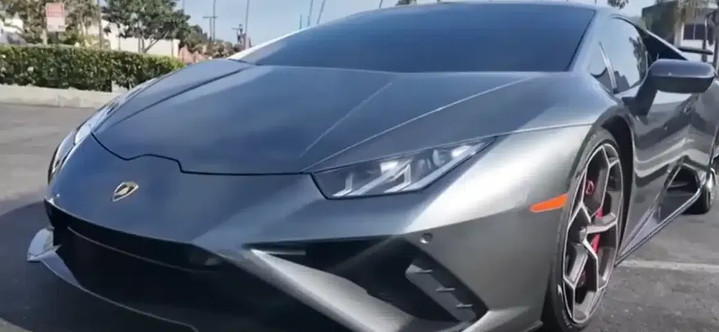 Rubano una Lamborghini, il proprietario la ritrova grazie a ChatGPT