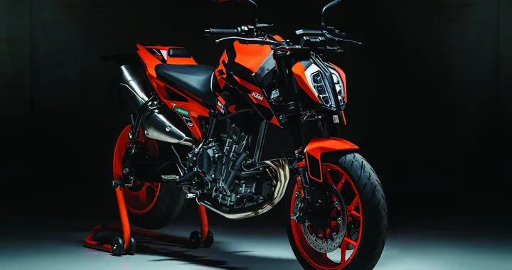 KTM 890 Duke GP 2022, ispirata alle corse: caratteristiche e prezzo