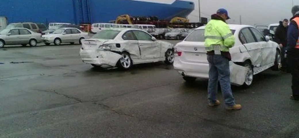 370 BMW distrutte durante il trasporto