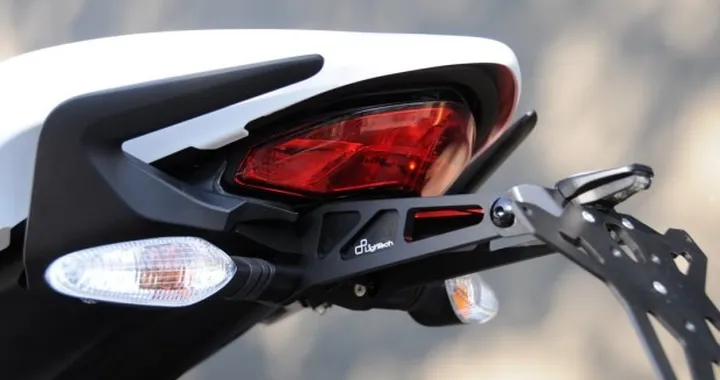 LighTech: porta targa per Ducati Monster 821/1200