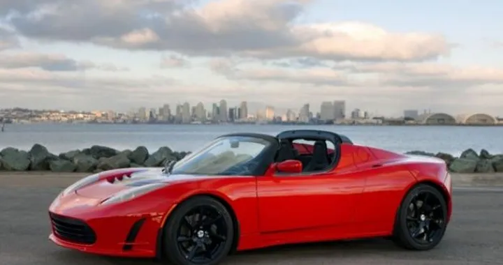 All'asta la Tesla Roadster di George Clooney