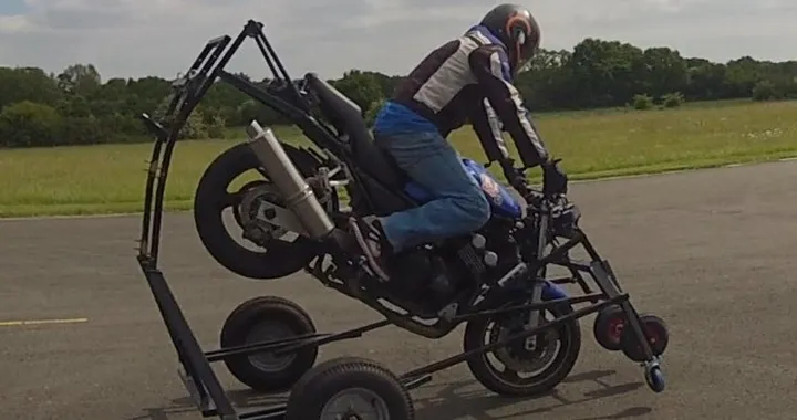 La Stoppie Machine [Video]