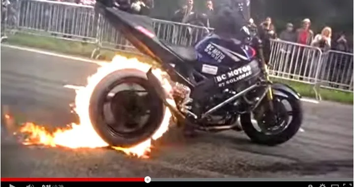 Un burnout da fuoco e fiamme [Video]