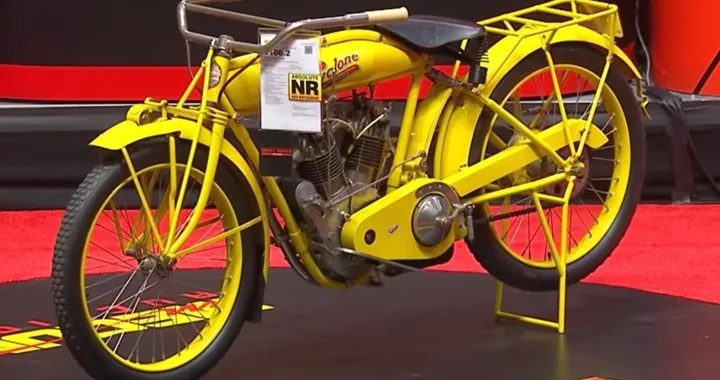 Cyclone V-Twin del 1915: la moto più costosa al mondo venduta all'asta [VIDEO]