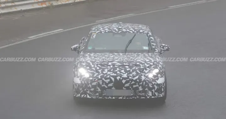 Mercedes-AMG GT 4, la BEV in prova al Nurburgring sotto la pioggia