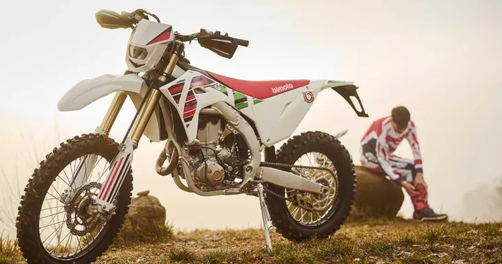 Bimota BX450: nuova enduro da competizione su base Kawasaki KX450X