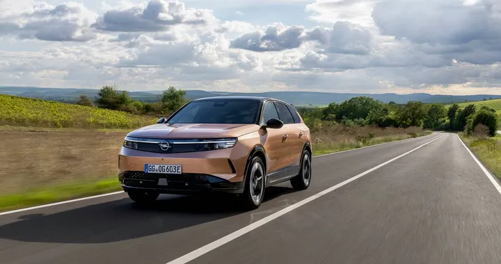 Opel Grandland Electric Long Range: autonomia fino a 694 km