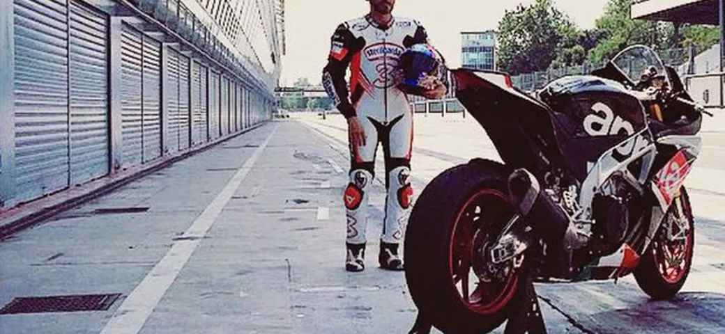 Max Biaggi in pista a Monza con Suomy