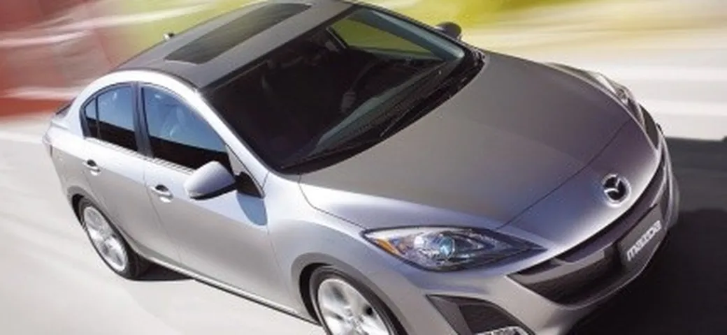 Mazda3 : esordio con la coda