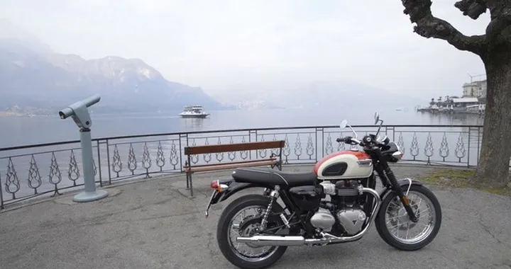 Triumph Bonneville T100 e T100 Black 2017 Statica