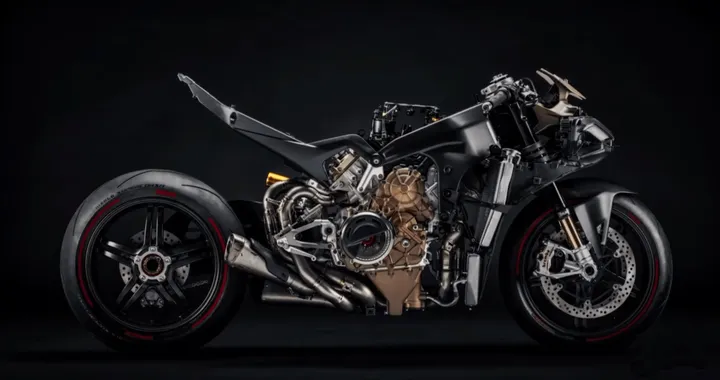Ducati Panigale V4 Superleggera senza veli: ecco foto e video