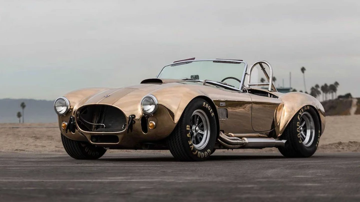 La Shelby Cobra in bronzo è in vendita ad un prezzo stratosferico