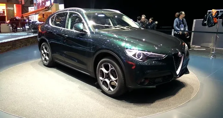 Alfa Romeo Stelvio verde al Salone di Ginevra 2017: video live