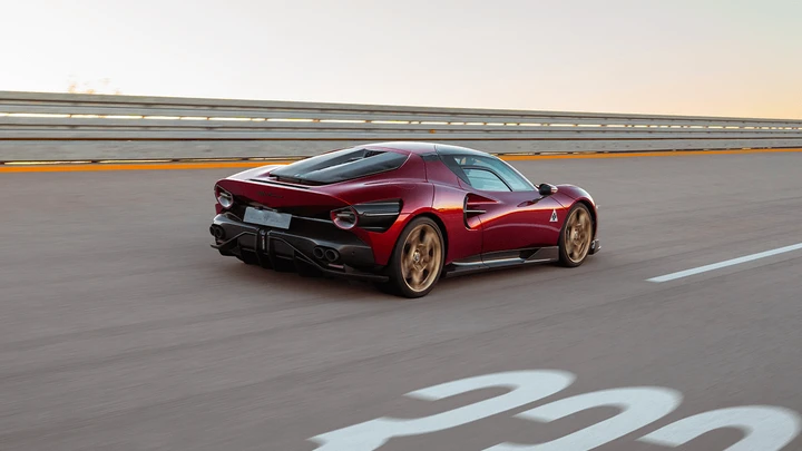 Alfa Romeo 33 Stradale: superati i test di convalida sul circuito di Nardò