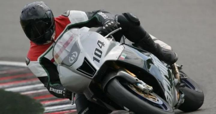 Scatto in Corsa: Aprilia RSV1000